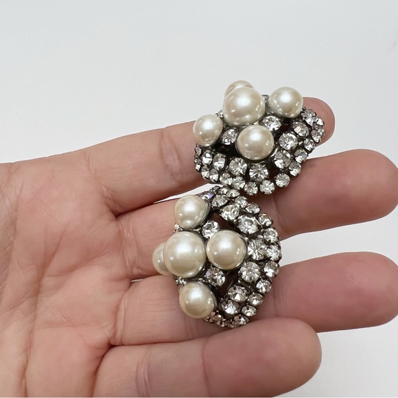 Lawrence VRBA Signed Faux Pearl Rhinestone Statement Clip On Earrings - Picture 5 of 9
